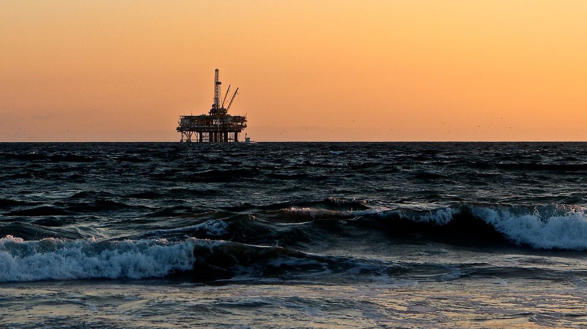 Hurikán Ida vyřadil ropný průmysl. Ceny benzinu mohou růst i v Česku